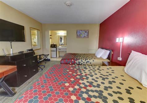 closest econo lodge|econo lodge town center.